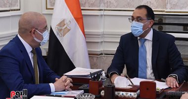 رئيس الوزراء يتابع مع وزير الإسكان موقف المشروعات المقرر افتتاحها رئاسيا