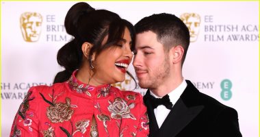 بريانكا شوبرا ونيك جوناس .. قبلات وأحضان على السجادة الحمراء فى حفل الـ BAFTA 