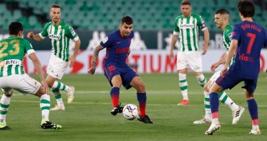 أتلتيكو مدريد يتعادل 1-1 ضد ريال بيتيس في الشوط الأول.. فيديو