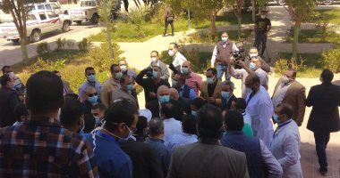 وزيرة الصحة تبدأ جولتها بقنا من مستشفى عزل قفط التعليمى.. فيديو وصور