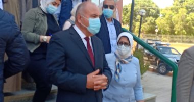 وزيرة الصحة تزور مستشفى قفط وتوجه الأطقم الطبية بتقديم الدعم نفسى لمصابى كورونا