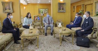 وزير القوى العاملة يسلم 20 فرصة عمل و12 ماكينة تصوير وخياطة لذوى الهمم بدمياط