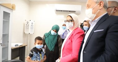 وزيرة الصحة: أهالى الأقصر مقبلون على التسجيل بمنظومة التأمين الصحى الشامل.. صور