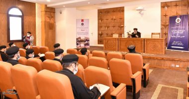 البابا تواضروس يحاضر فى دورة التدبير الكنسى لـ 19 كاهنًا.. صور