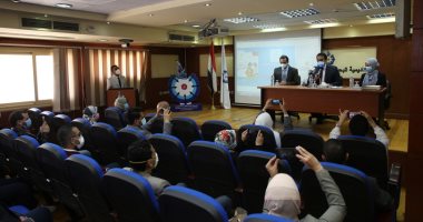 وزير التعليم العالى يكرم الأطباء والعاملين بالمعمل المرجعى للمستشفيات الجامعية