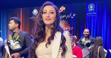 السوبرانو أميرة سليم مغنية أنشودة "العظمة": بهدى تكريمى لكل أهل بلدى.. صور