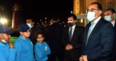 رئيس الوزراء يشاهد فيلماً تسجيلياً عن مشروع "ها أنا أحقق ذاتى".. صور