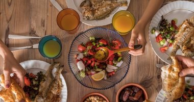 اعرف أكلتك المفضلة على سفرة رمضان من برجك.. الحمل الوينجز الحار والعقرب محشى