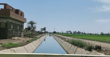 شاهد تبطين الترع داخل قرية الشريف فى بنى سويف ضمن مبادرة "حياة كريمة"