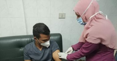 بدء تطعيم الأطقم الطبية بمستشفيات قنا الجامعية بلقاح كورونا