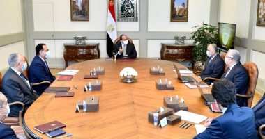 الرئيس السيسى يطلع على منظومة الرى الذكى ويوجه بتوفير الأجهزة بأسعار مناسبة للفلاحين.. ويشدد على تكامل تطوير نظم الرى مع مشروعات الدولة لحسن إدارة مياه الرى وعلى رأسها تبطين الترع ورفع كفاءة القنوات الفرعية