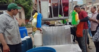 أشهر بائع عرق سوس وسوبيا ببنها.. 40 سنة لبيع مشروبات رمضان.. فيديو
