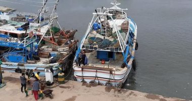 استئناف حركة الملاحة بميناء البرلس وانطلاق 160 مركب صيد عقب توقفها يومين