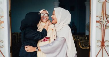 نصائح لصيام صحى فى شهر رمضان.. متفوتش وجبة السحور ورطب جسمك بشرب المياه.. افطر بالتمر واستكمل فطارك بعد صلاة المغرب.. لا تفرط فى تناول الطعام.. ولأصحاب الأمراض المزمنة ناقش مع طبيبك تعديل توقيت الأدوية