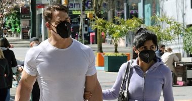جون سينا مفتول العضلات فى أحدث ظهور مع زوجته فى شوارع كندا.. صور 