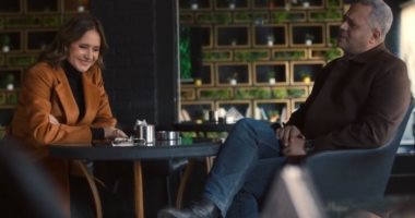 مسلسل ضد الكسر الحلقة 2.. مصطفى درويش يبتز نيللى كريم ويستغل شقيقتها