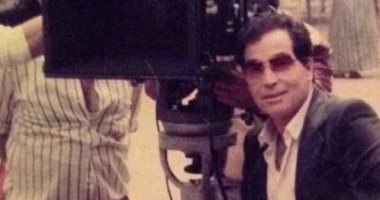 عمر حسن يوسف يحتفل بعيد ميلاد والده بصور من دولاب ذكرياته
