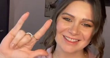 يسرا اللوزي توجه رسالة تهنئة بمناسبة شهر رمضان بلغة الإشارة.. فيديو