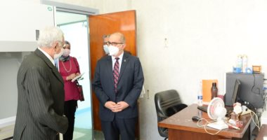 رئيس جامعة أسيوط يبحث خطة تجهيز معهد بحوث وتطوير وابتكار الدواء