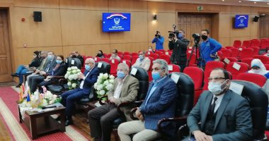 سفير الاتحاد الأوروبى يشاهد عرضا عن إنجازات الدولة المصرية فى بورسعيد.. فيديو وصور