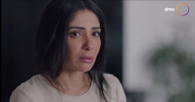 مسلسل لعبة نيوتن الحلقة 2.. منى زكى تتقن دور الست المصرية الأصيلة وسائق يتركها على الطريق السريع.. محمد ممدوح يهددها بالطلاق ببقائها فى أمريكا.. والقدر يعطلها عن العودة إلى مصر.. وظهور سيد رجب وناردين فرج