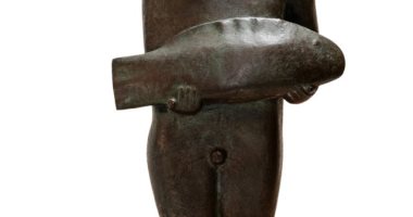 دار سوثبى تبيع تمثال الرجل والسمكة لـ آدم حنين.. اعرف ثمنه