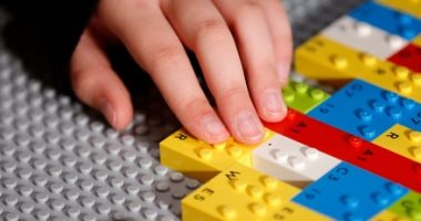 مكعبات ليجو.. لعبة بطريقة برايل للأطفال المكفوفين.. ألبوم صور