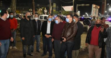 محافظ الشرقية يتابع أعمال رفع عربات قطار منيا القمح.. صور