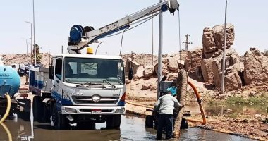 محافظ أسوان يوجه بإصلاح خط الطرد الرئيسى للصرف الصحى بالكرور