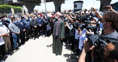 تشييع جثمان الكاتب الصحفى الراحل مكرم محمد أحمد إلى مثواه الأخير.. فيديو