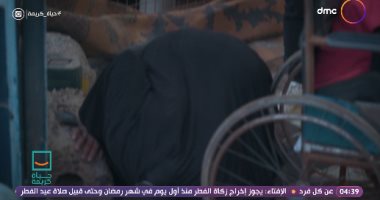الحاجة صباح تسجد بعد توفير كشك وتسديد ديونها.. وتؤكد: دى حياة كريمة من الريس