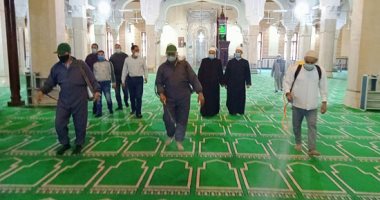 شاهد أعمال التعقيم والتطهير داخل مسجد العارف بالله الدسوقى بكفر الشيخ فى رمضان