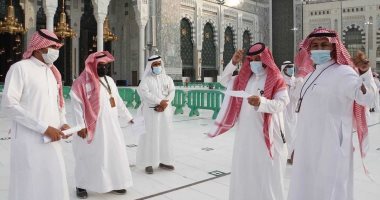 شئون الحرمين: 100 موظف وزعوا 25 ألف وجبة إفطار فى ساحات المسجد الحرام