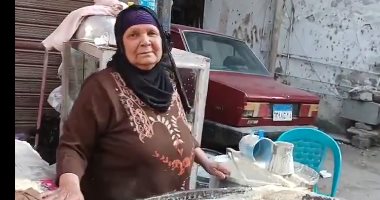 الست "فاطومة" تصنع الكنافة البلدى منذ 40 عاما لتربية أبنائها بالدقهلية.. فيديو