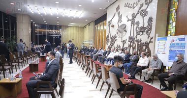 كرم جبر يشارك فى عزاء الكاتب الصحفى مكرم محمد أحمد بمؤسسة الأهرام 