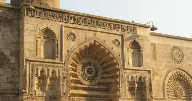 مساجد لها تاريخ.. الجامع الأقمر شمس ساطعة داخل شارع المعز