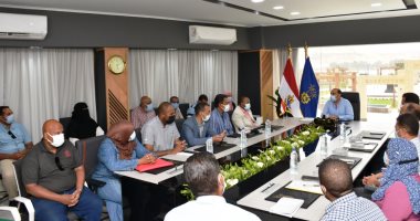 محافظ أسوان: مهلة أخيرة لقيادات المحليات وشركات النظافة لرفع مستوى الأداء