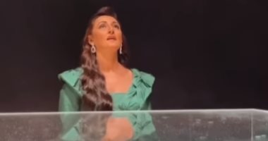 أميرة سليم تشدو بـ"أنشودة العظمة" أمام مومياء حتشبسوت فى متحف الحضارة