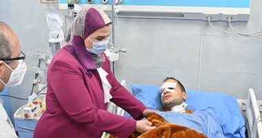 وزيرة التضامن الاجتماعى تتفقد حالة مصابى قطار طوخ بمستشفى بنها الجامعى