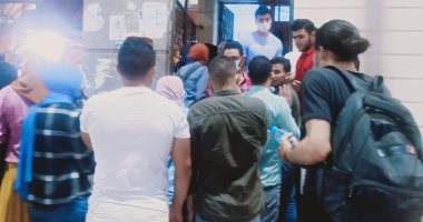 شباب مصر يضربون مثالاً فى الجدعنة والوطنية.. يتسابقون للتبرع بالدم لصالح مصابي حادث قطار 949 بطوخ.. الشباب يتوافدون على المستشفيات من أجل إنقاذ مصابى حادث القطار.. وآخرون يقدمون وجبات إفطار وعصائر.. صور