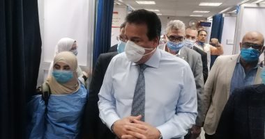 وزير التعليم العالى يتفقد مستشفى بنها الجامعى للاطمئنان على مصابى حادث قطار طوخ