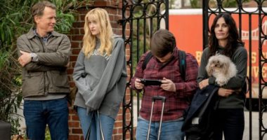 Shining Vale مسلسل يجمع بين الكوميديا والرعب