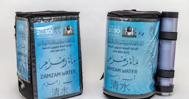 رئاسة الحرمين توزع 200 ألف عبوة ماء زمزم يوميا على المعتمرين والمصلين.. صور