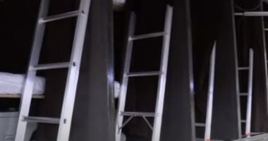 "عربية فايف ستار" حافلة لإيواء المشردين خلال الليل في مدينة استرالية.. فيديو