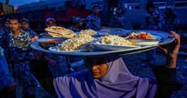 جدعنة القليوبية.. أول لقاء مع سيدة "صينية الفطار" لإطعام مصابى قطار طوخ.. فيديو