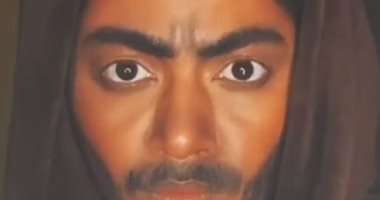 "صورة طبق الأصل" فتاة تقلد محمد رمضان فى مسلسل "موسى".. فيديو