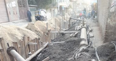 "حياة كريمة" تحقق حلم قلعة صناعة الكتان بعد 30 سنة انتظار..مشروع الصرف بقرية شبرا ملس بالغربية شارف على الانتهاء.. الأهالى: عشنا معاناة لسنوات طويلة.. والمحافظ: إنهاء أعمال البنية التحتية فى يونيو المقبل.. صور