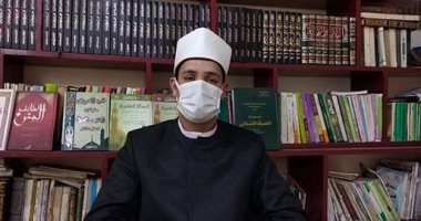 بطل فى مواجهة كورونا.. واعظ بالأزهر تطوع لتغسيل ونقل ضحايا كورونا من المستشفيات للمقابر.. شارك مع مجموعة شبابية فى رش وتعقيم الشوارع والمؤسسات فى الموجة الأولى.. ويؤكد : اتخذ الإجراءات الإحترازية وأعزل نفسى