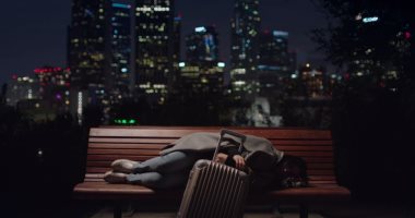 لعبة نيوتن الحلقة 9 .. منى زكى فى الشارع وفراج يهدد "زى" بعد رفعه سلاح أبيض
