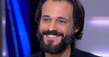 يوسف الشريف داخل مصنع بحلوان بسبب "كوفيد 25"